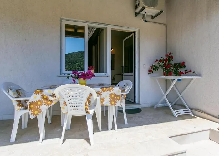 Apartments Elelu